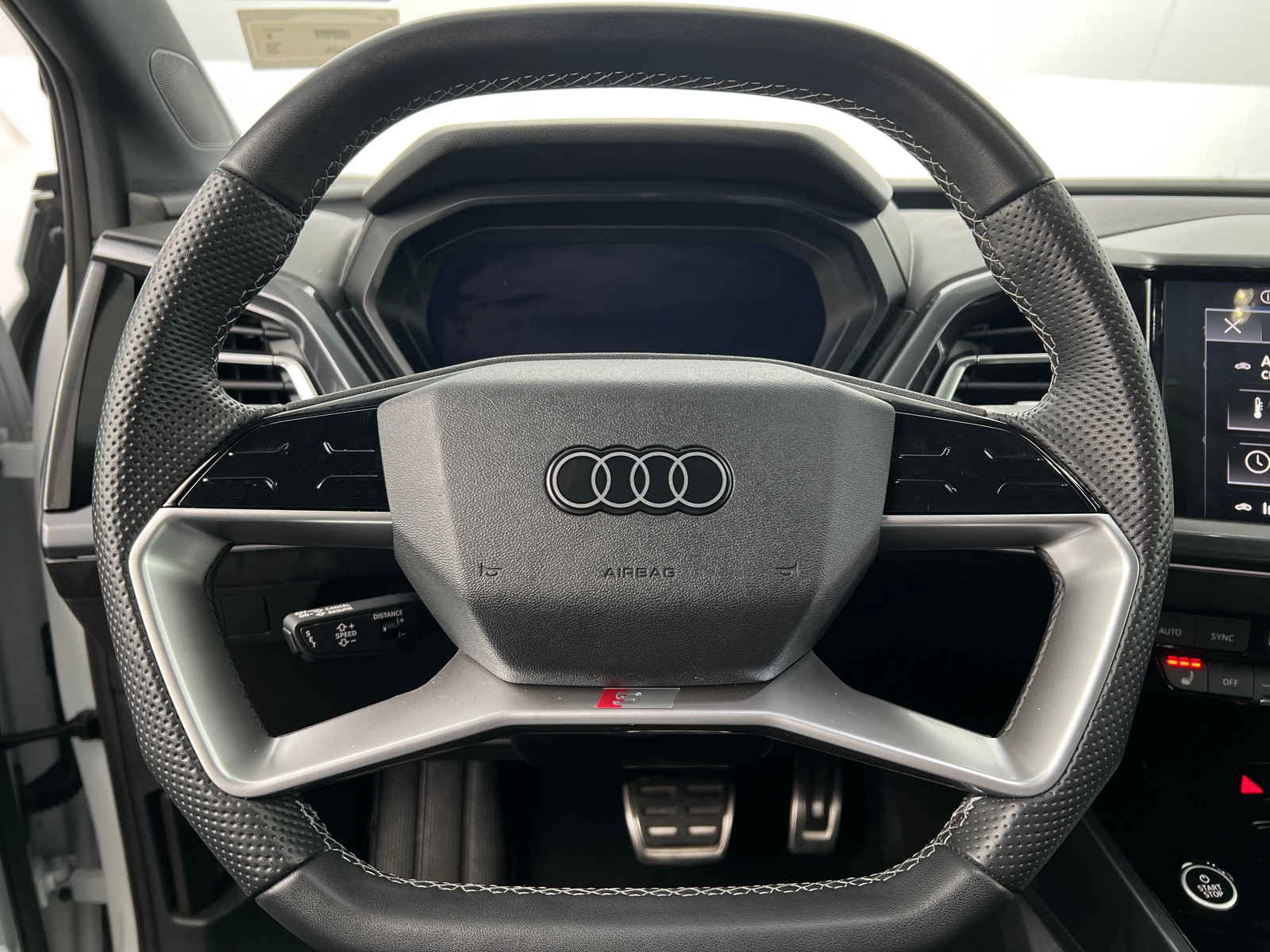 Thumbnail: 2025 Audi Q4 e-tron - 4