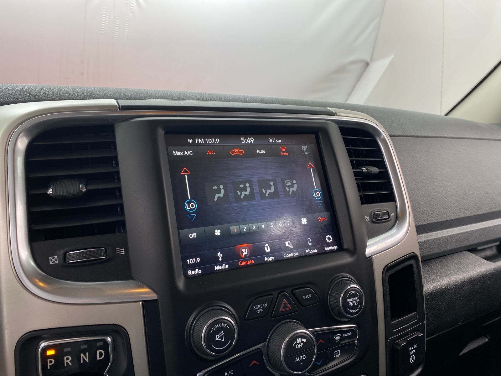 Thumbnail: 2019 RAM 1500 Classic - 4