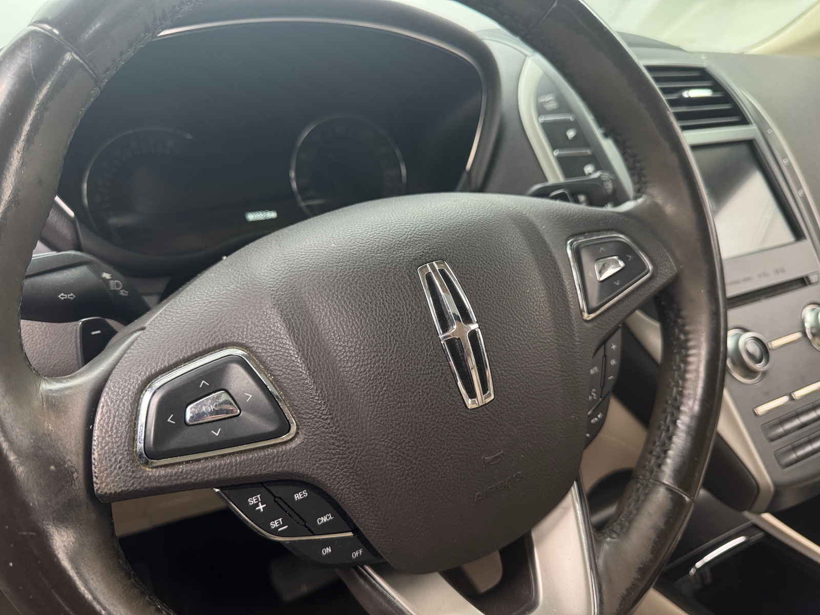 Thumbnail: 2017 Lincoln MKC - 4