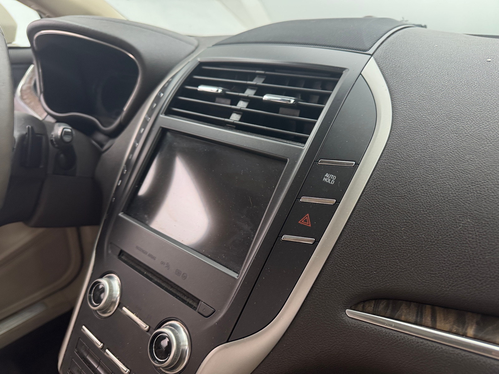 Thumbnail: 2017 Lincoln MKC - 3