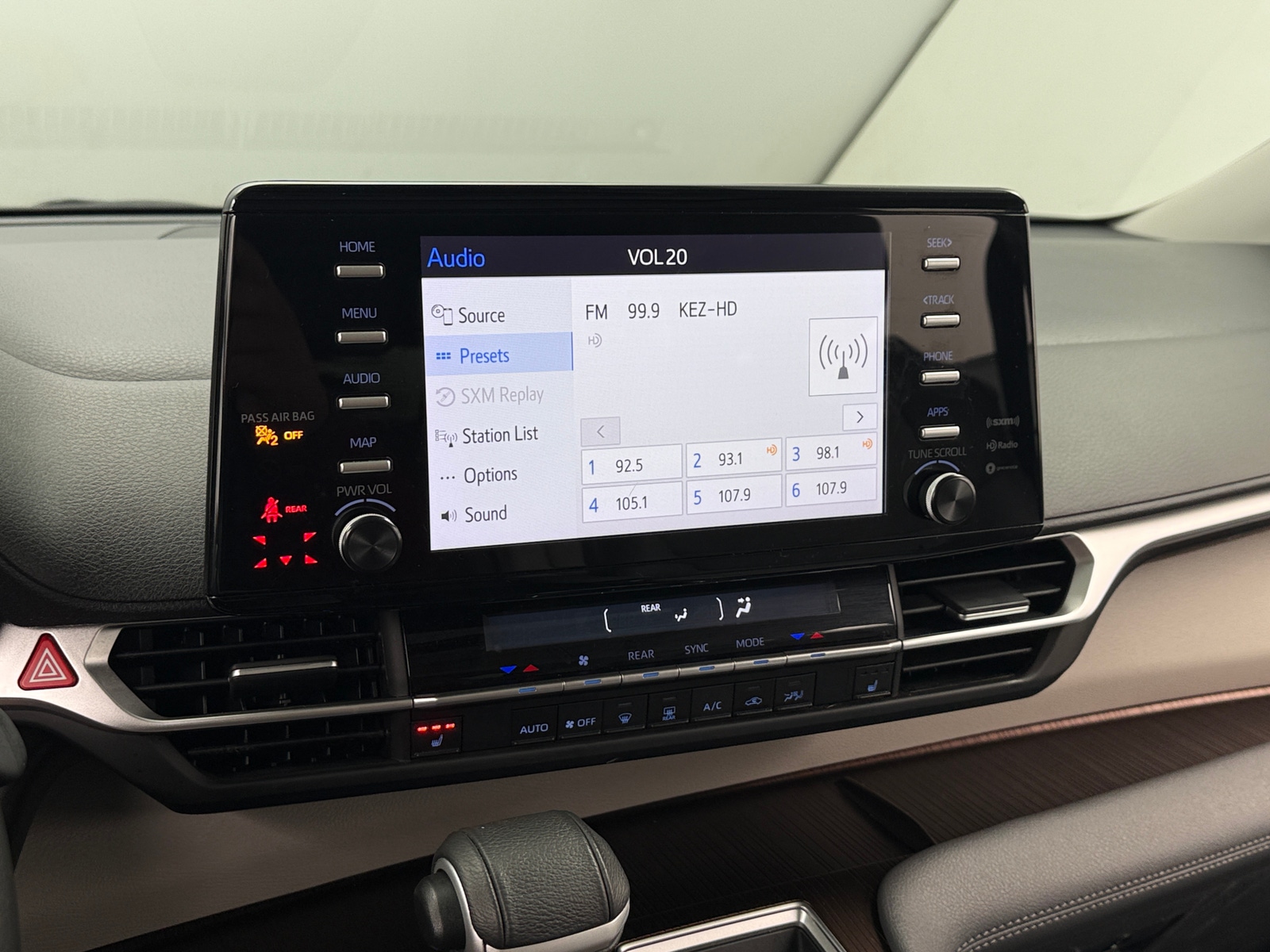 Thumbnail: 2023 Toyota Sienna - 3