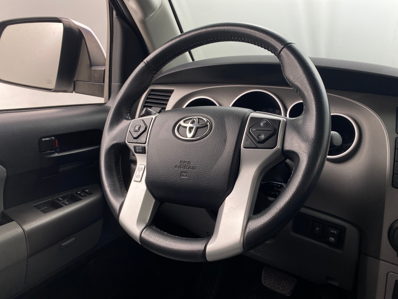 Thumbnail: 2016 Toyota Sequoia - 5