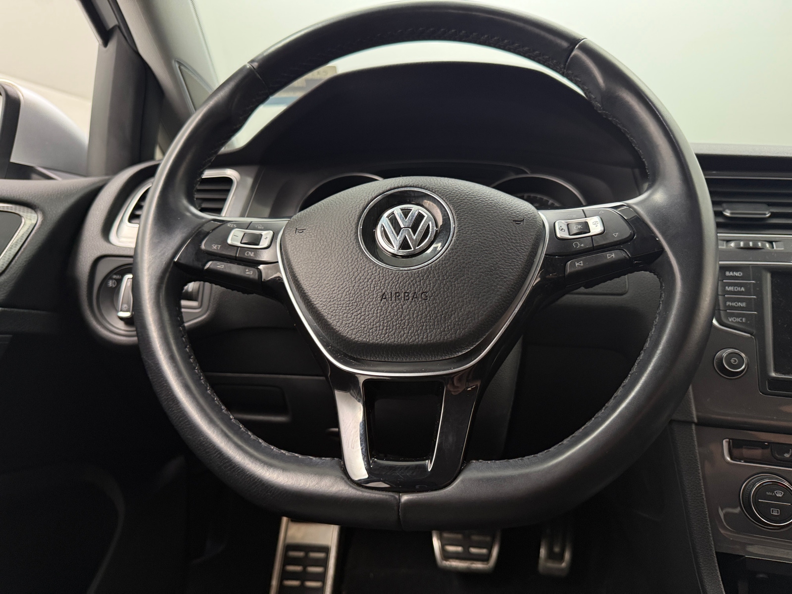 Thumbnail: 2017 Volkswagen Golf - 4