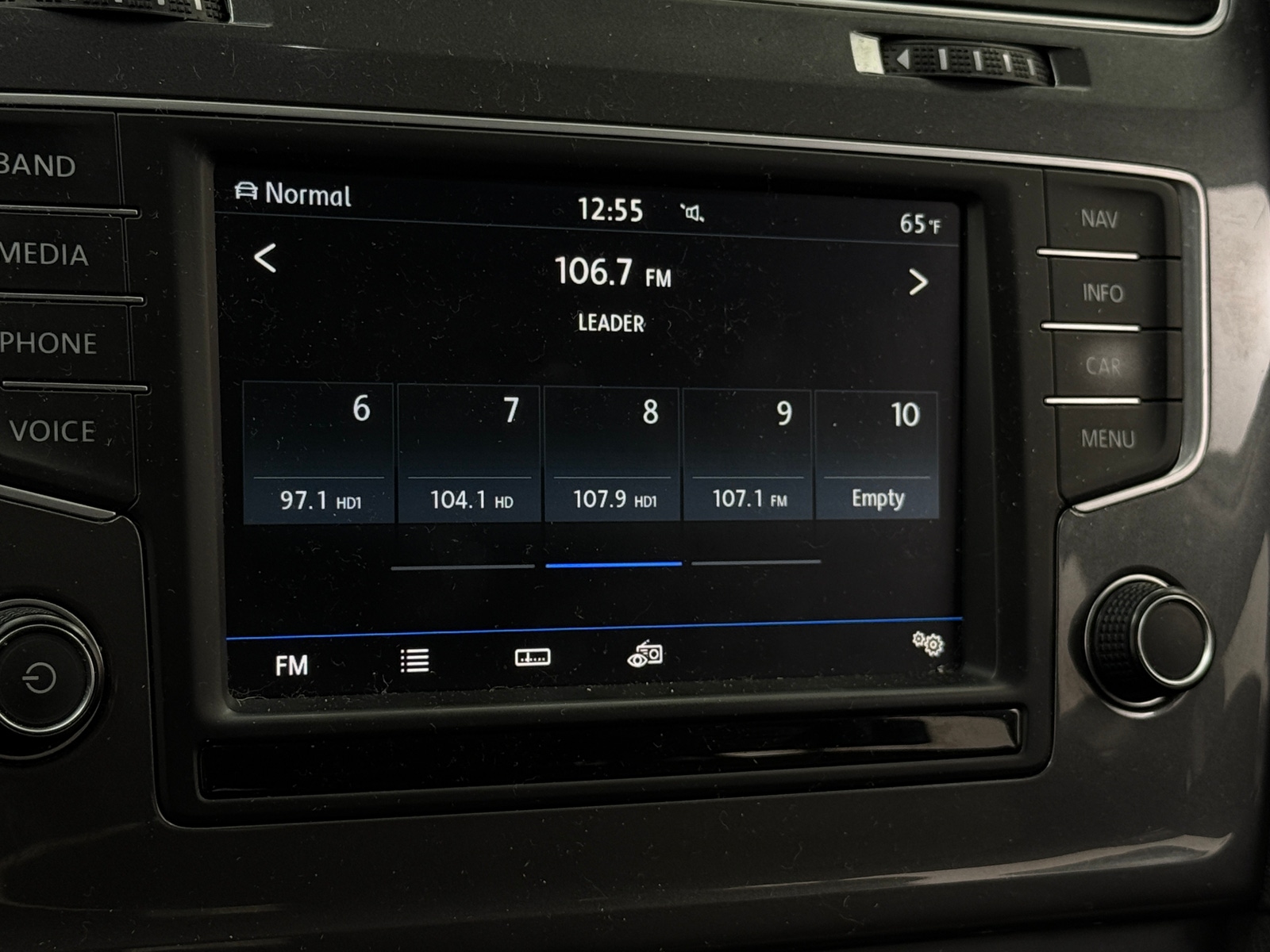 Thumbnail: 2017 Volkswagen Golf - 3