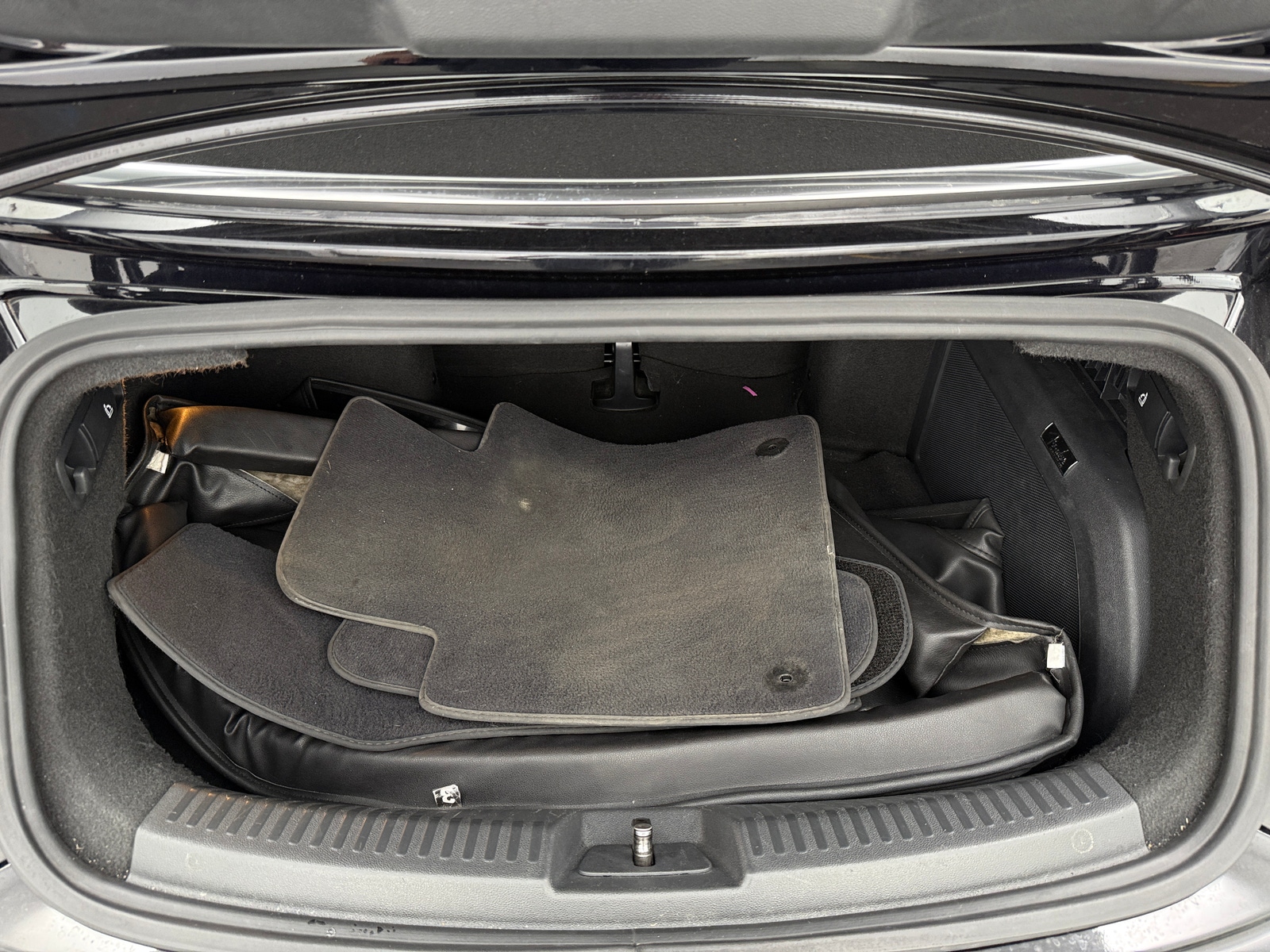 Thumbnail: 2015 Volkswagen Beetle - 7