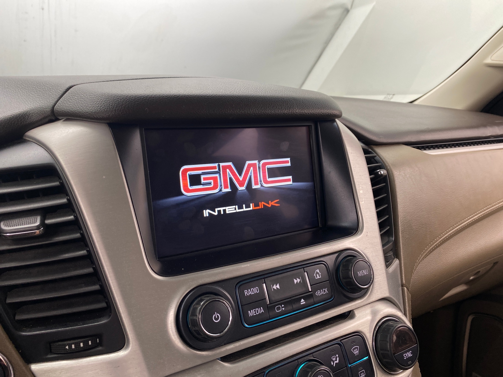 Thumbnail: 2020 GMC Yukon XL - 3