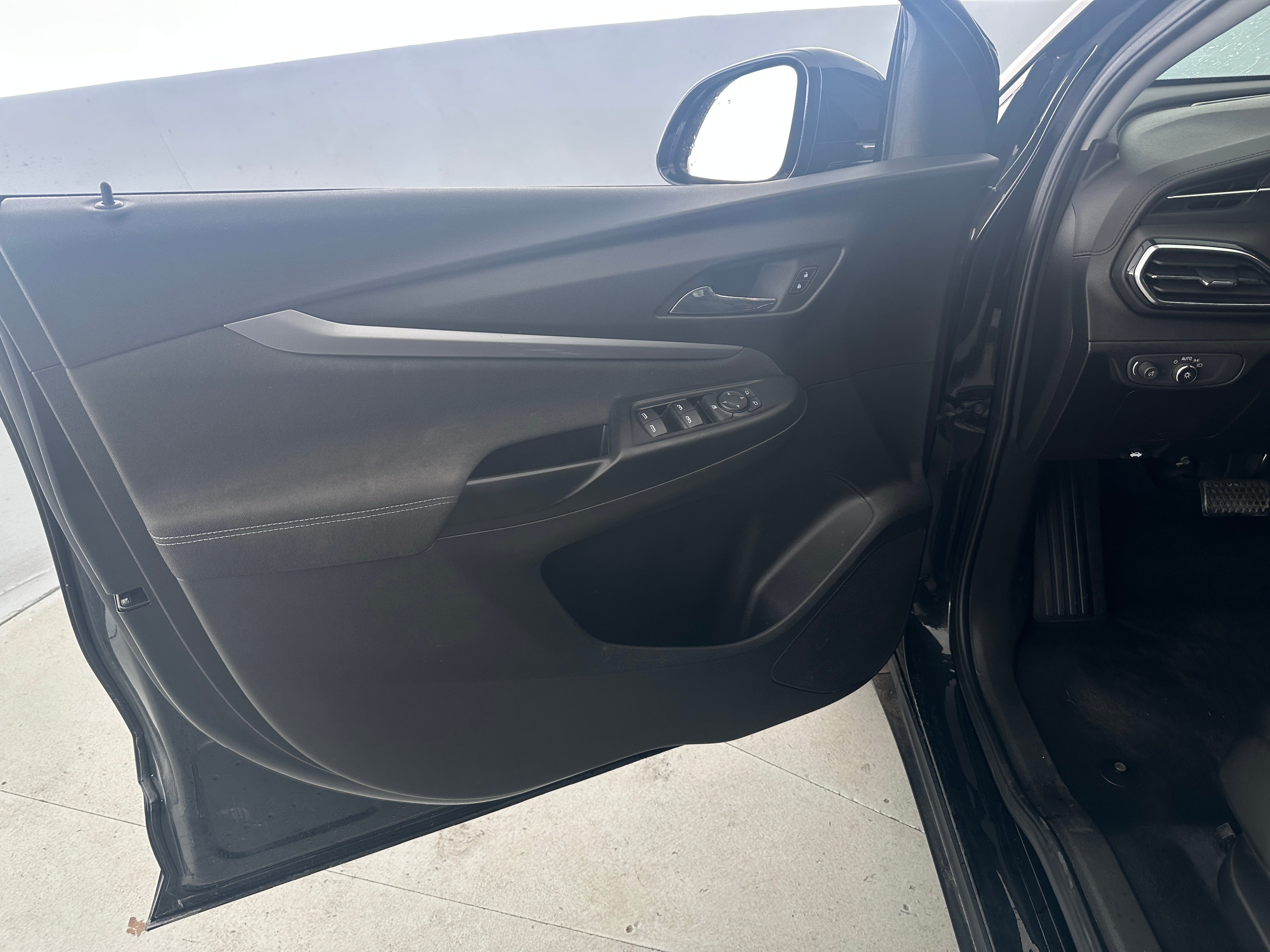 Used 2023 Chevrolet Bolt EUV LT with VIN 1G1FY6S05P4153570 for sale in Auburn, WA