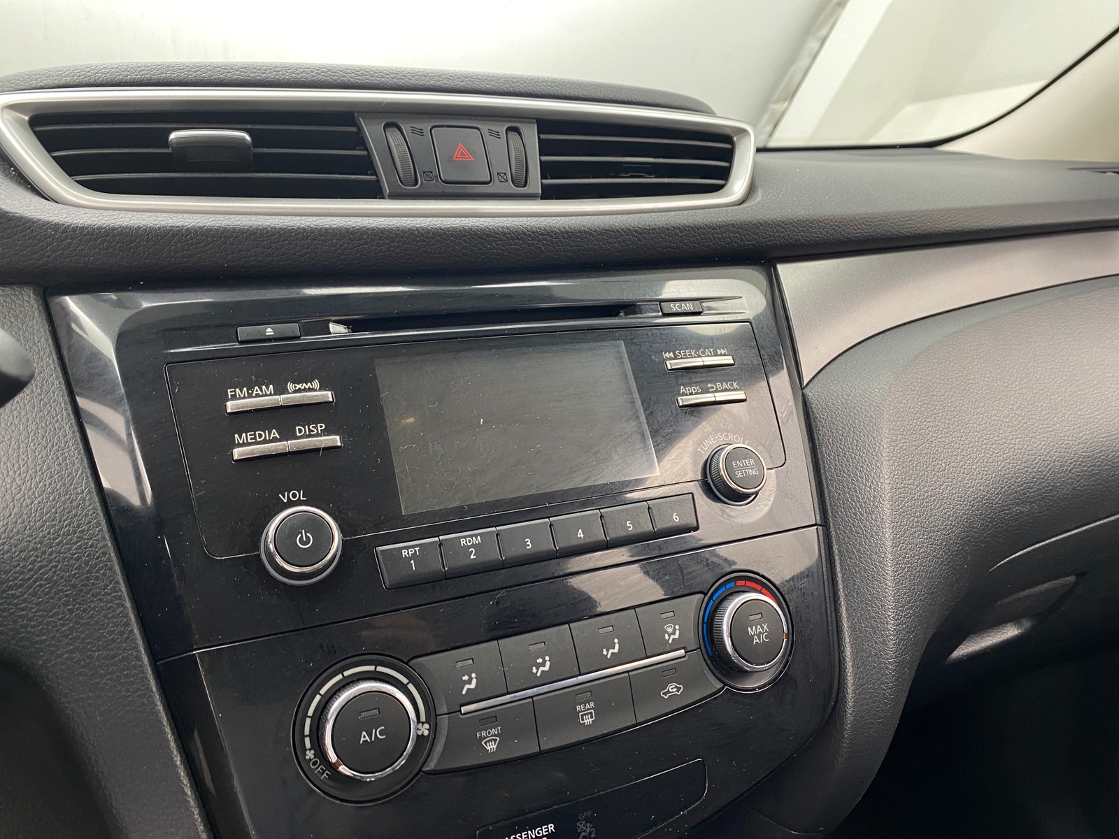 Thumbnail: 2016 Nissan Rogue - 4