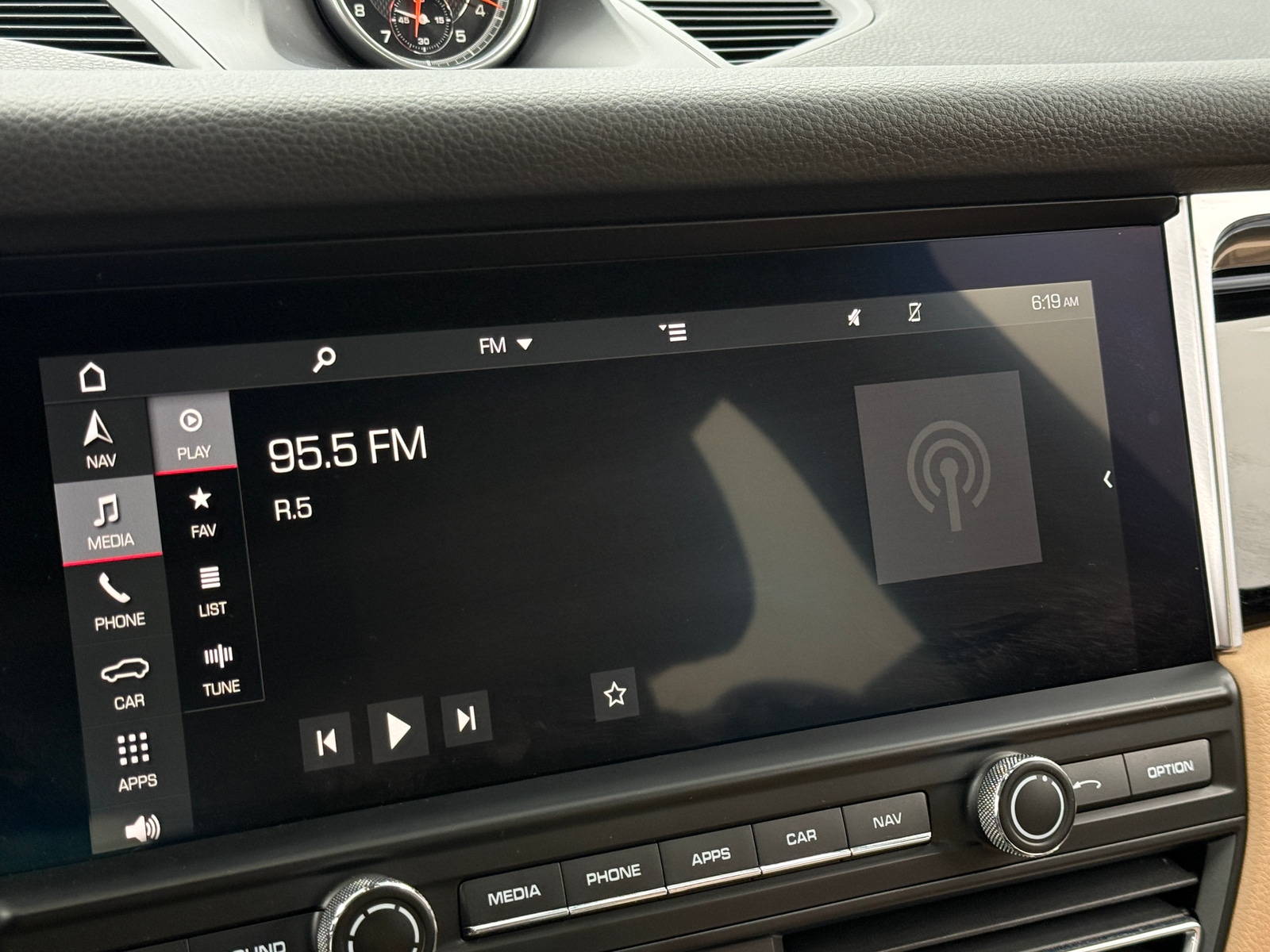 Thumbnail: 2020 Porsche Macan - 3