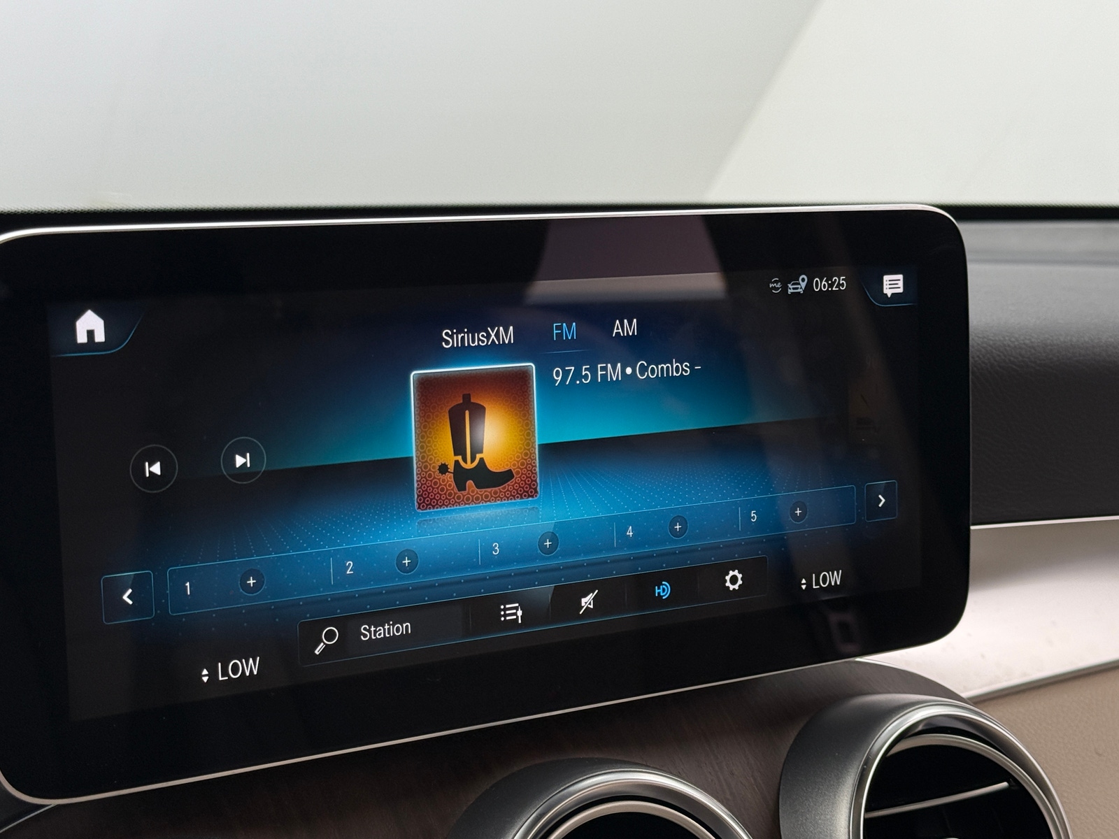 Thumbnail: 2022 Mercedes-Benz GLC - 3