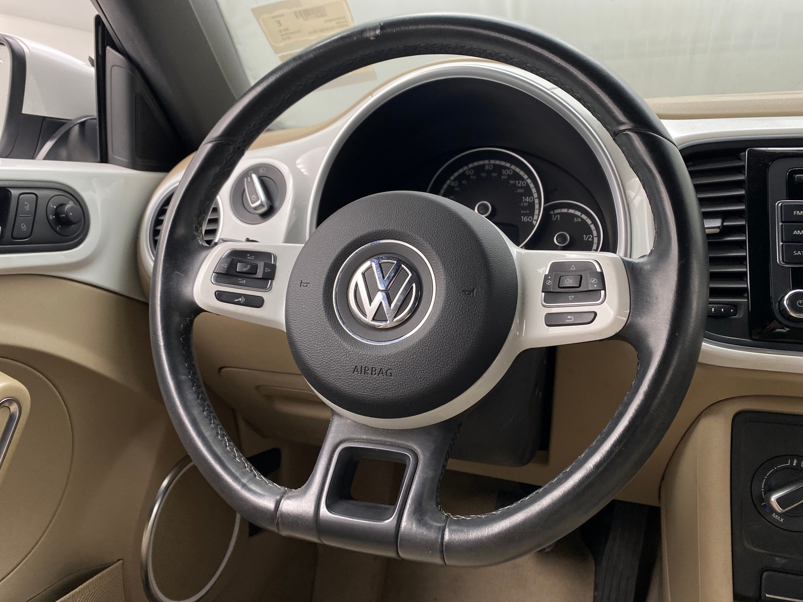 Thumbnail: 2014 Volkswagen Beetle - 4