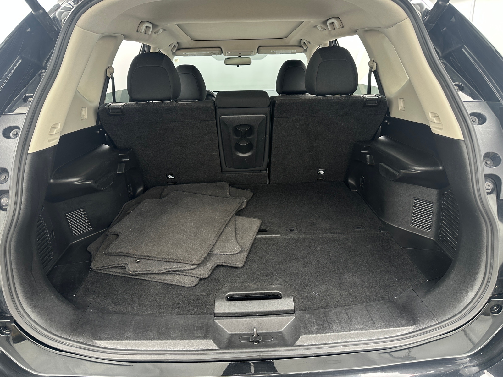 Thumbnail: 2017 Nissan Rogue - 7