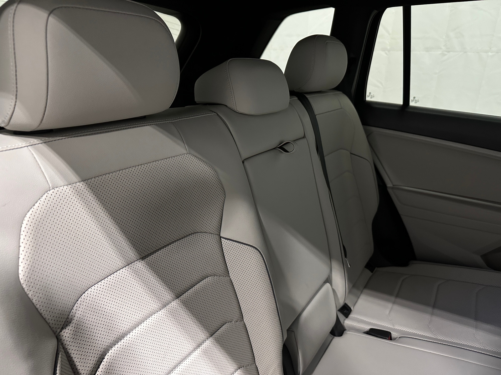 Thumbnail: 2022 Volkswagen Tiguan - 5