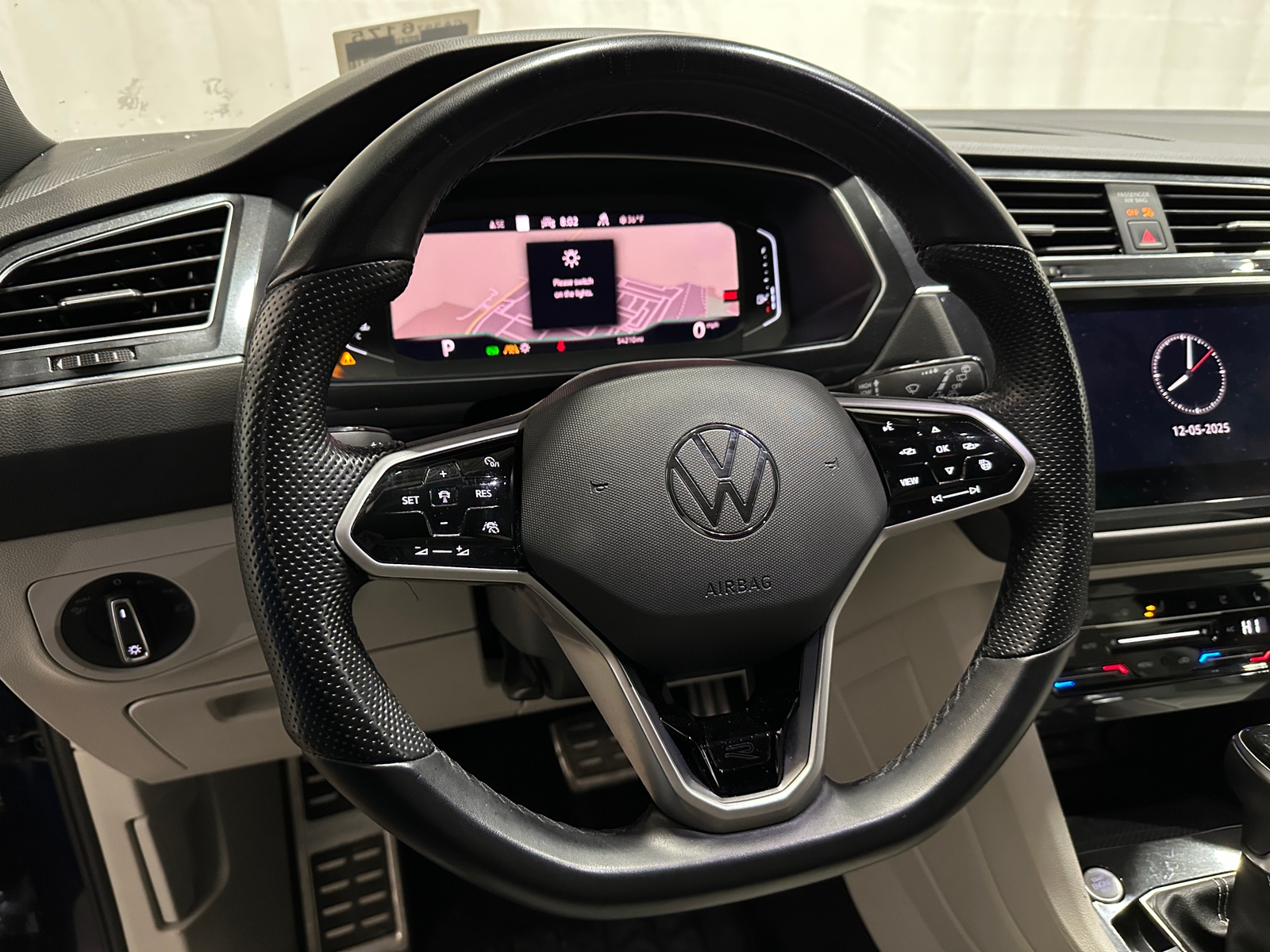 Thumbnail: 2022 Volkswagen Tiguan - 4