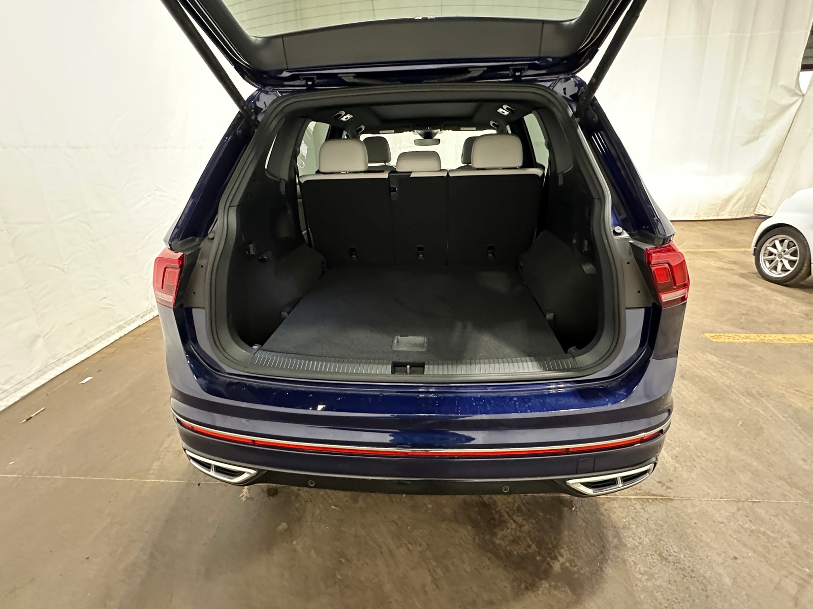 Thumbnail: 2022 Volkswagen Tiguan - 6