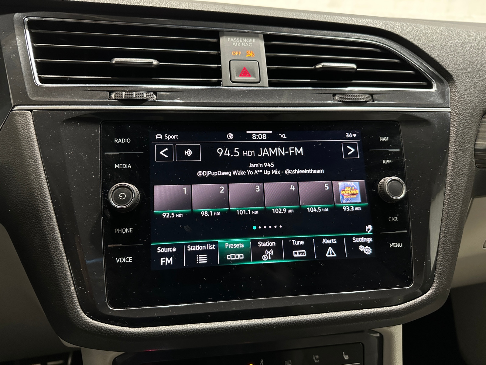 Thumbnail: 2022 Volkswagen Tiguan - 3