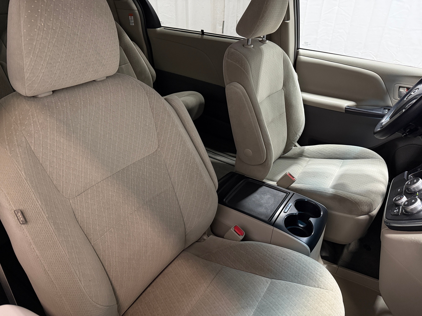 Thumbnail: 2016 Toyota Sienna - 2