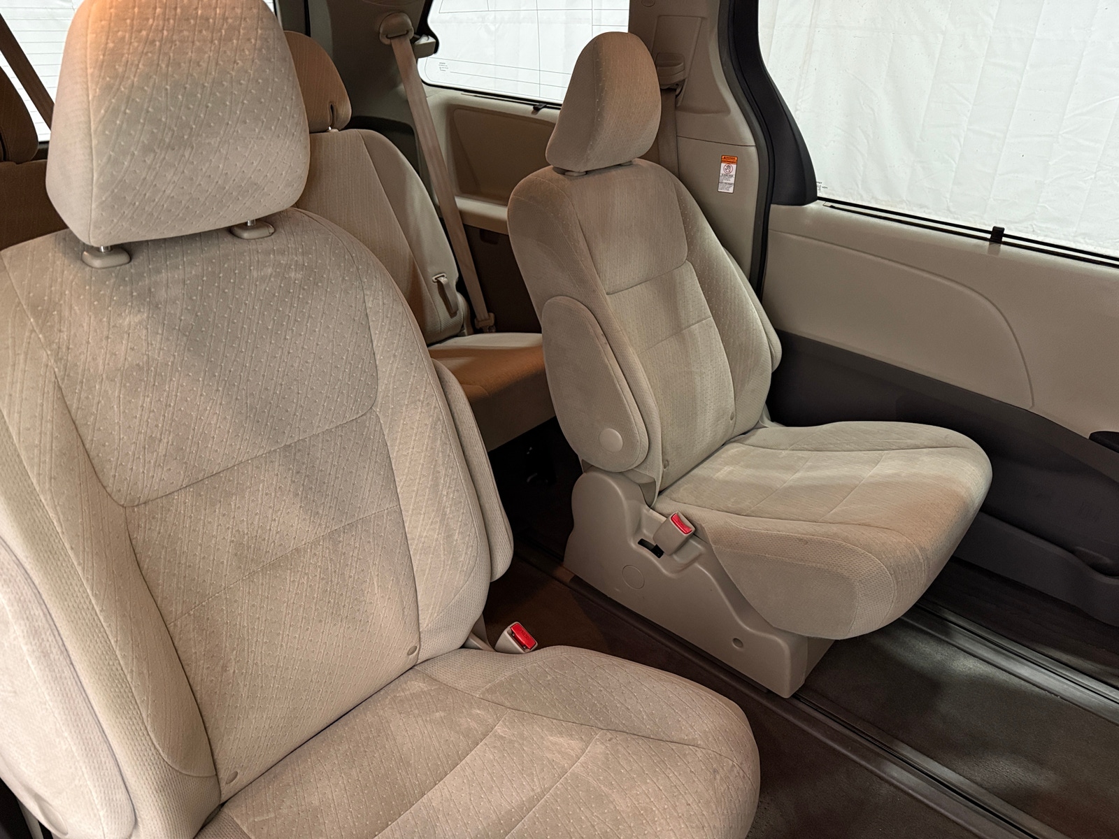 Thumbnail: 2016 Toyota Sienna - 6