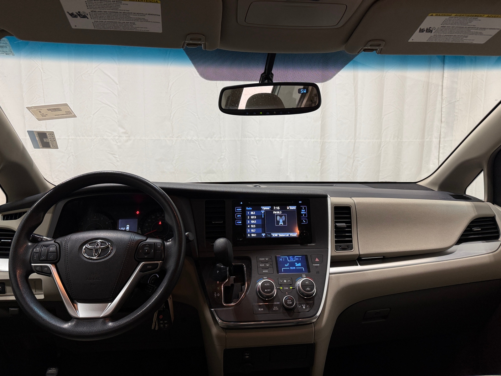 Thumbnail: 2016 Toyota Sienna - 3