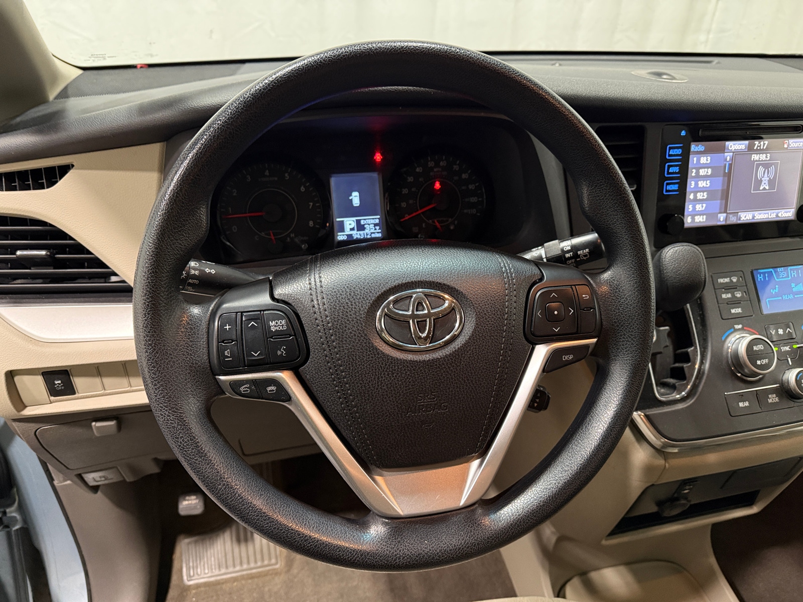 Thumbnail: 2016 Toyota Sienna - 5