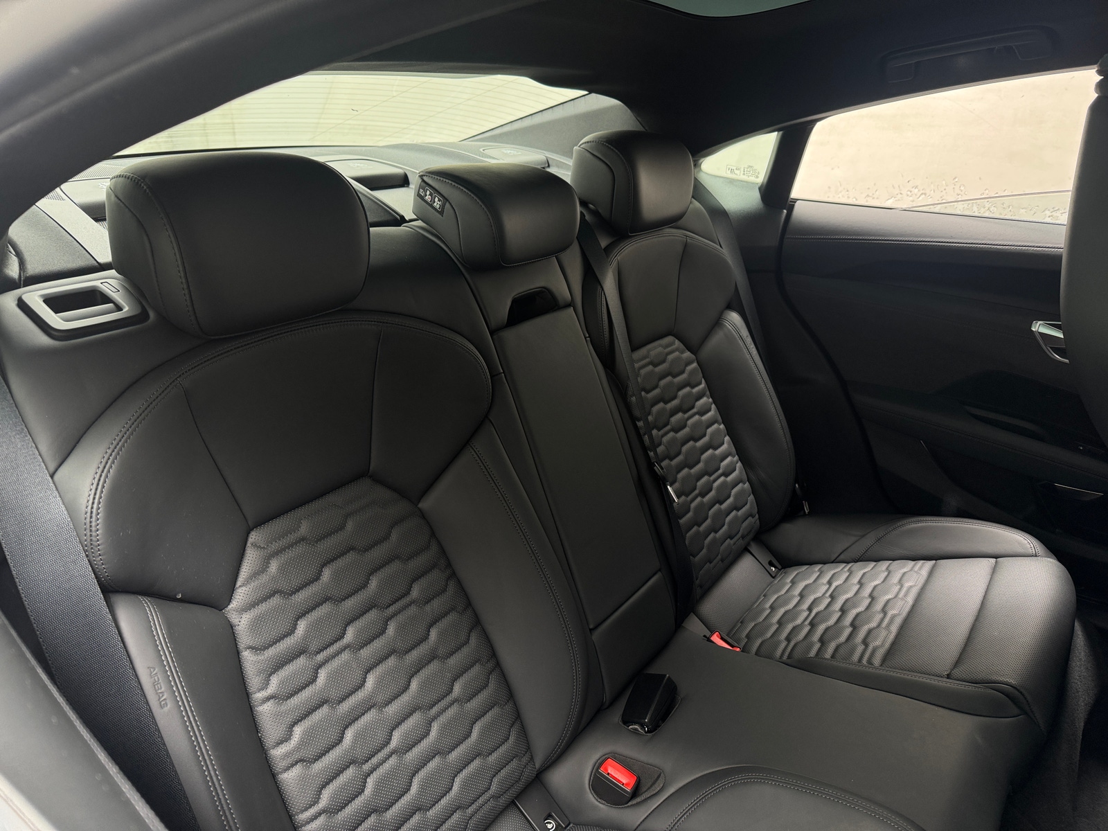 Thumbnail: 2022 Audi e-tron GT - 5