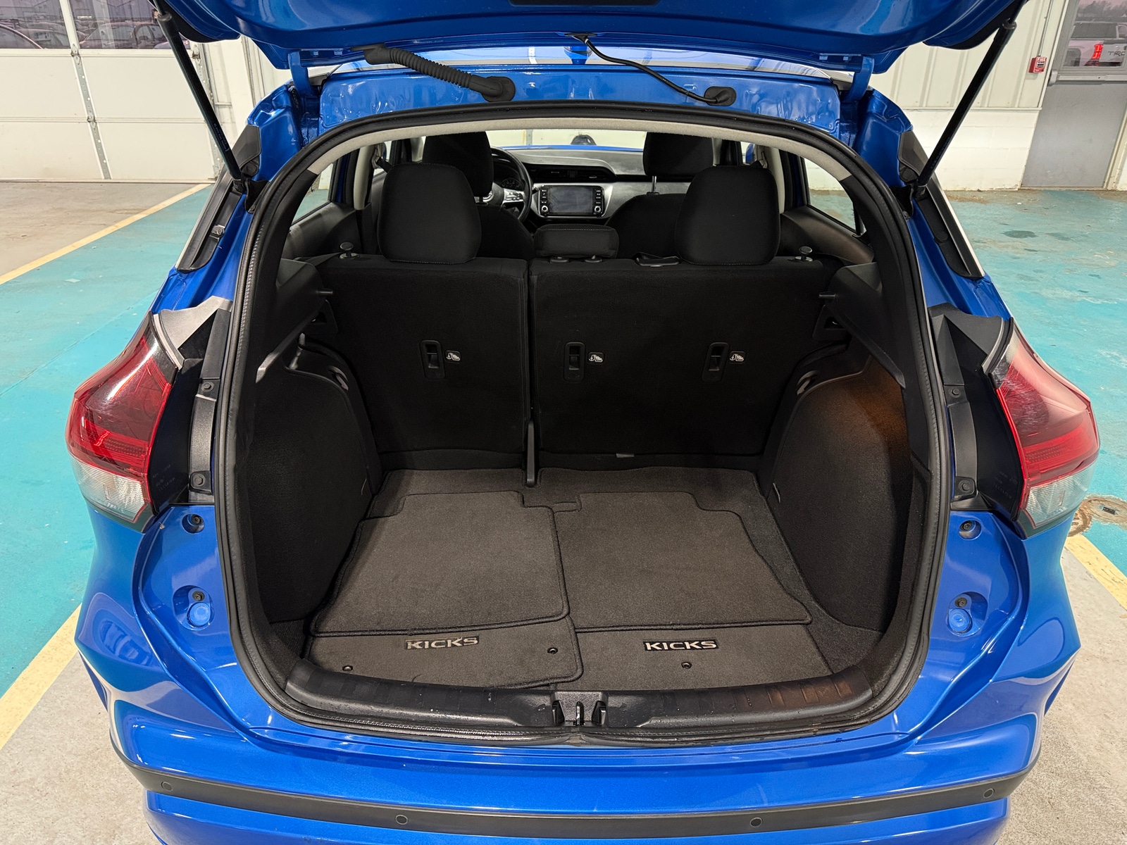 Thumbnail: 2023 Nissan Kicks - 7