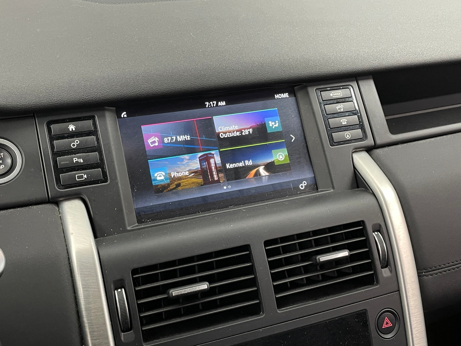 Thumbnail: 2018 Land Rover Discovery Sport - 3