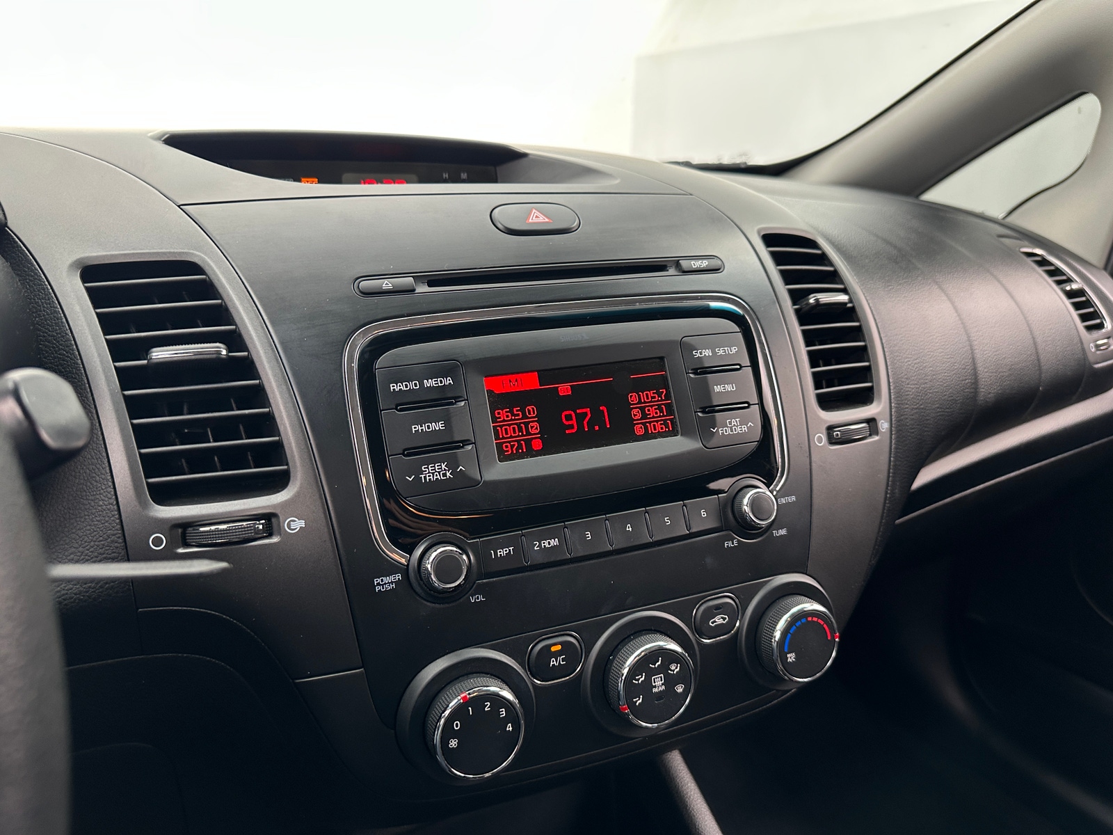 Thumbnail: 2018 Kia Forte - 4