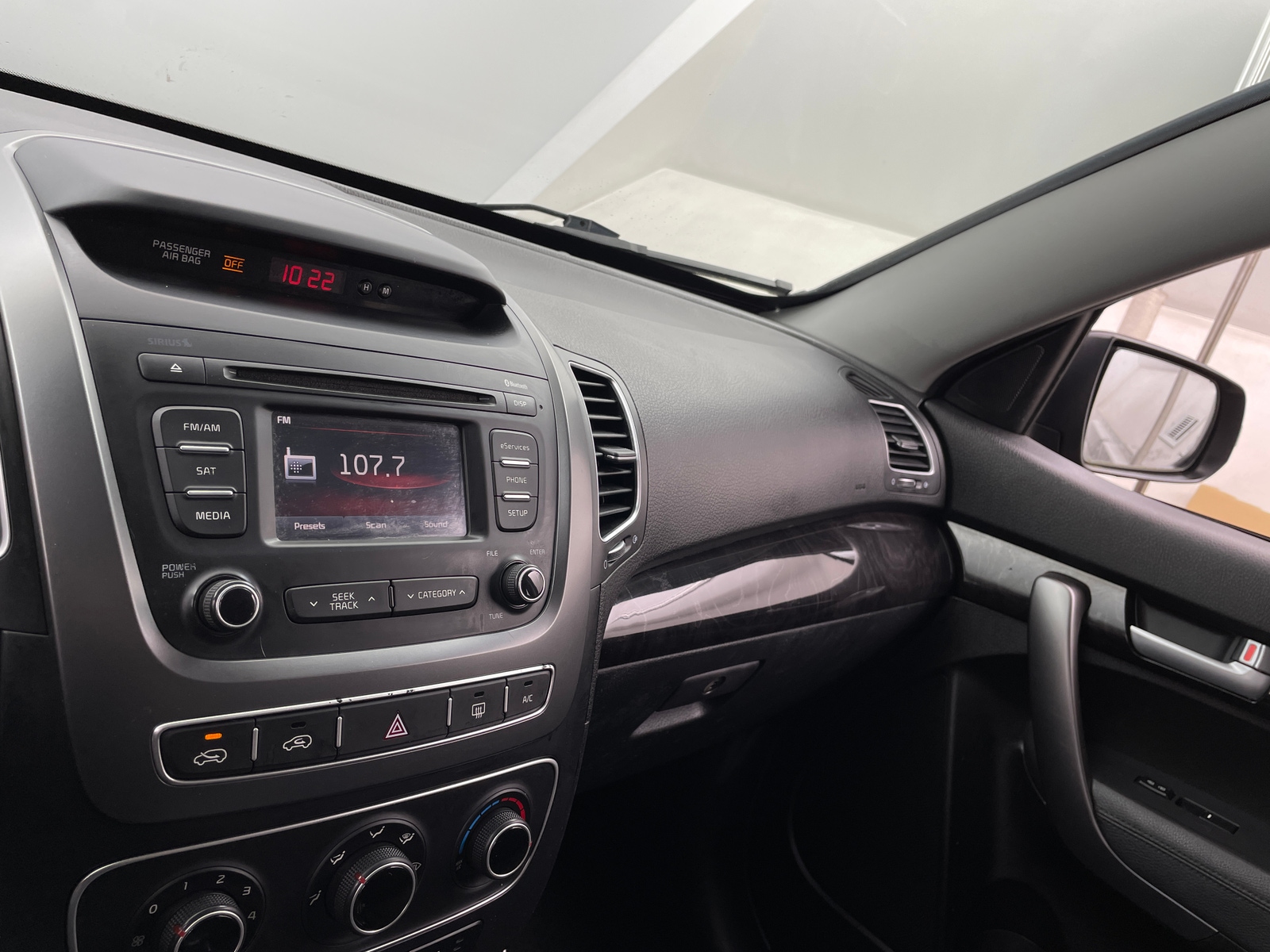 Thumbnail: 2015 Kia Sorento - 4