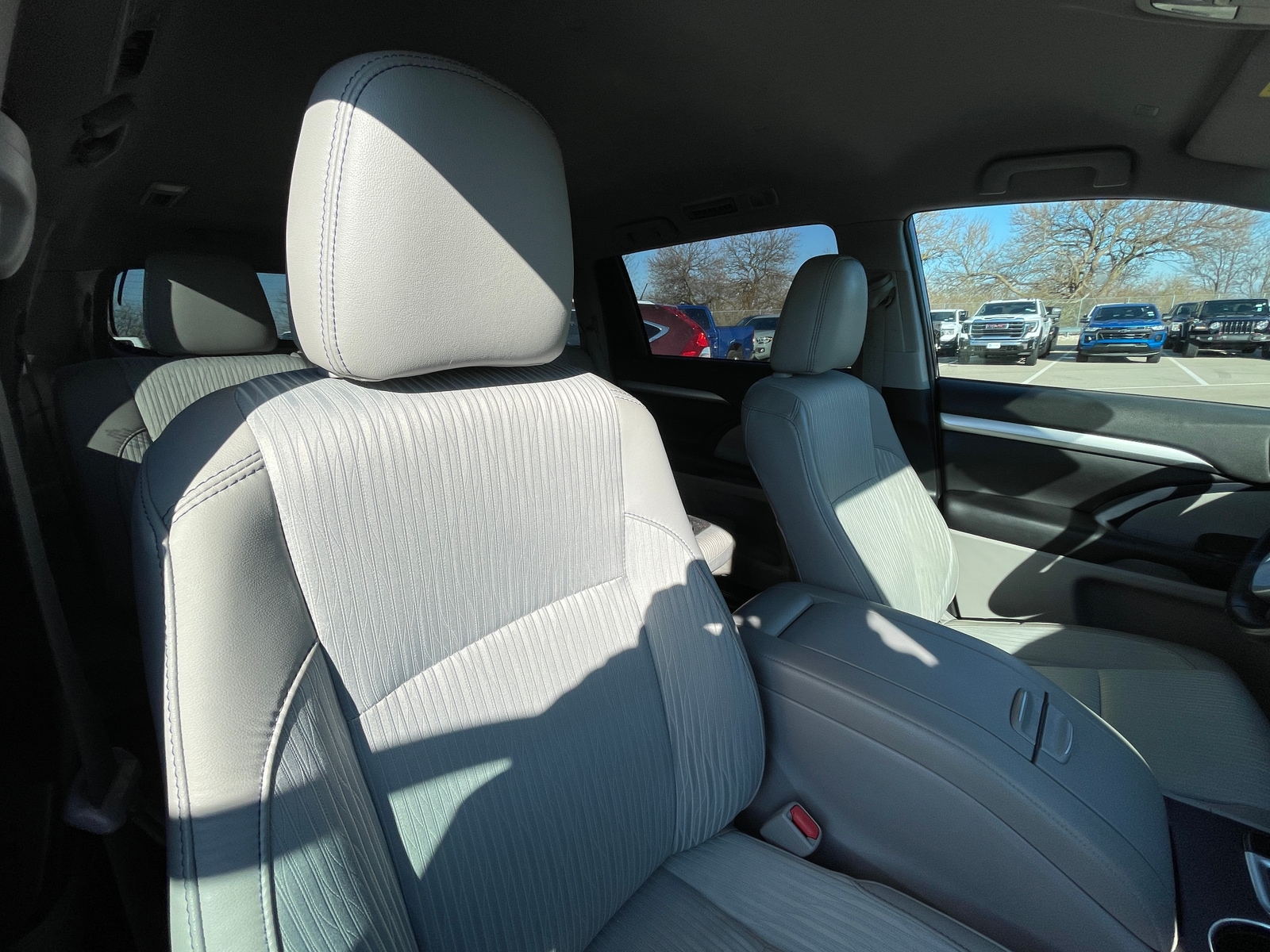 Thumbnail: 2019 Toyota Highlander - 2