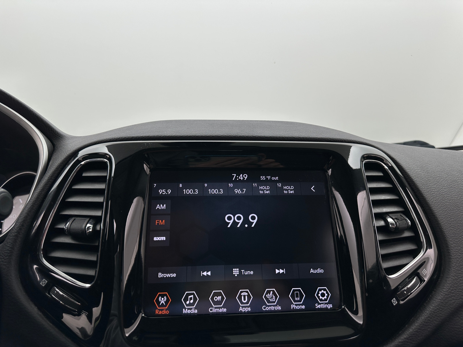 Thumbnail: 2020 Jeep Compass - 3