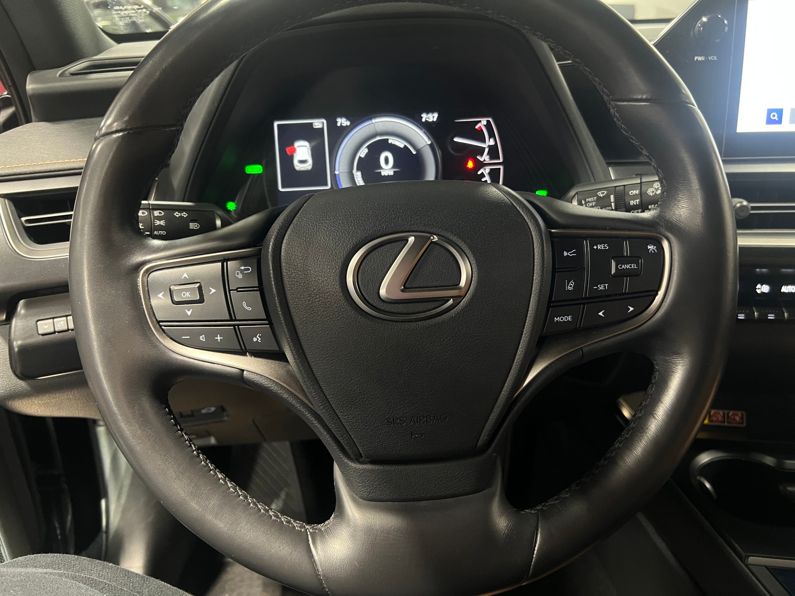 Thumbnail: 2024 Lexus UX - 4