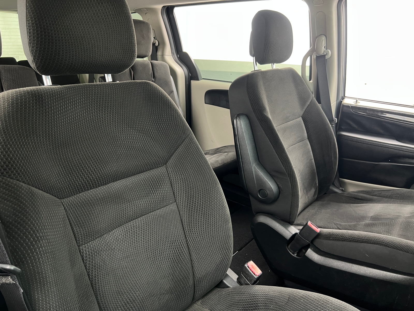 Thumbnail: 2017 Dodge Grand Caravan - 2