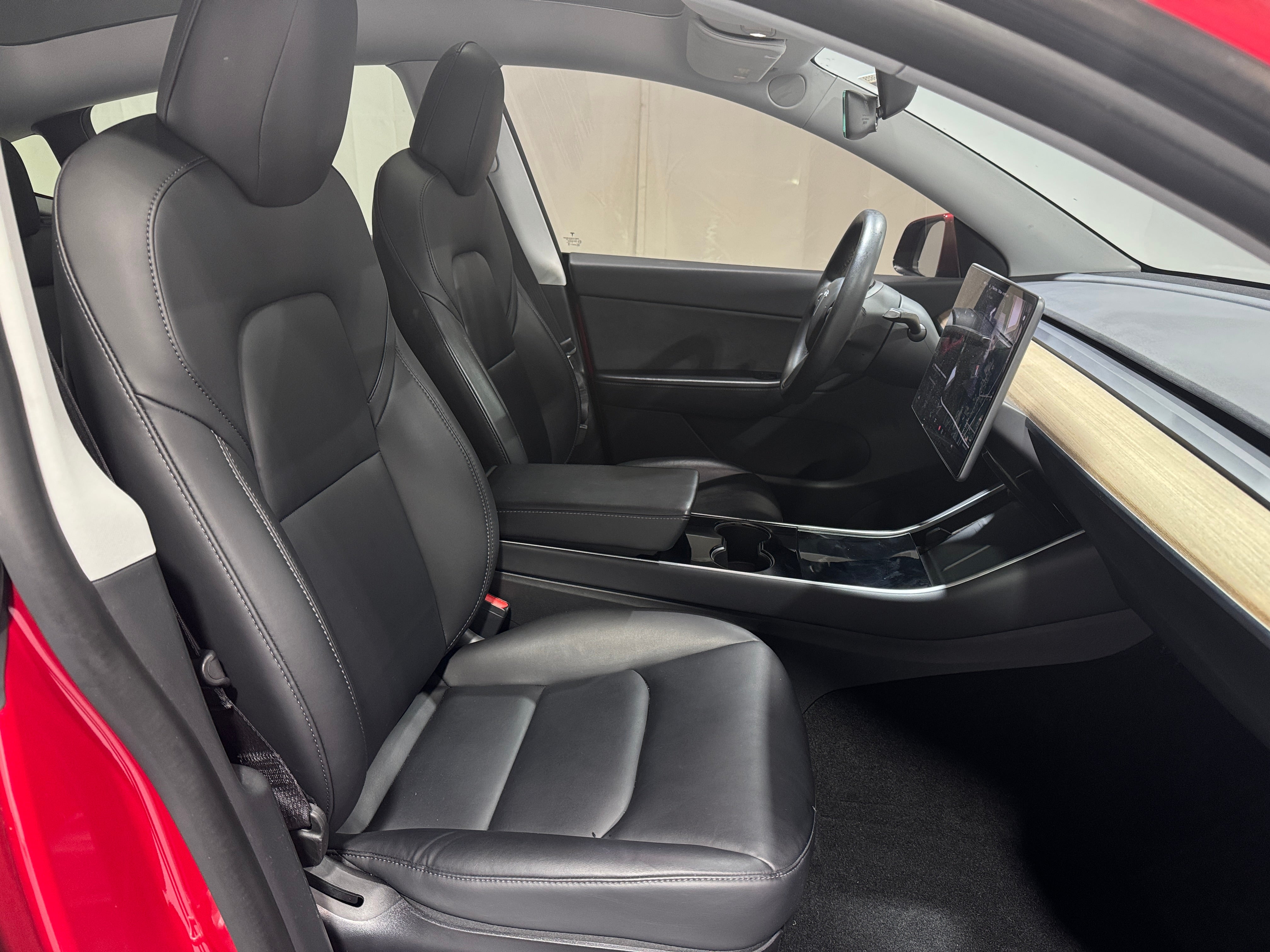 Used 2020 Tesla Model Y Long Range with VIN 5YJYGDEE8LF033912 for sale in Oak Creek, WI