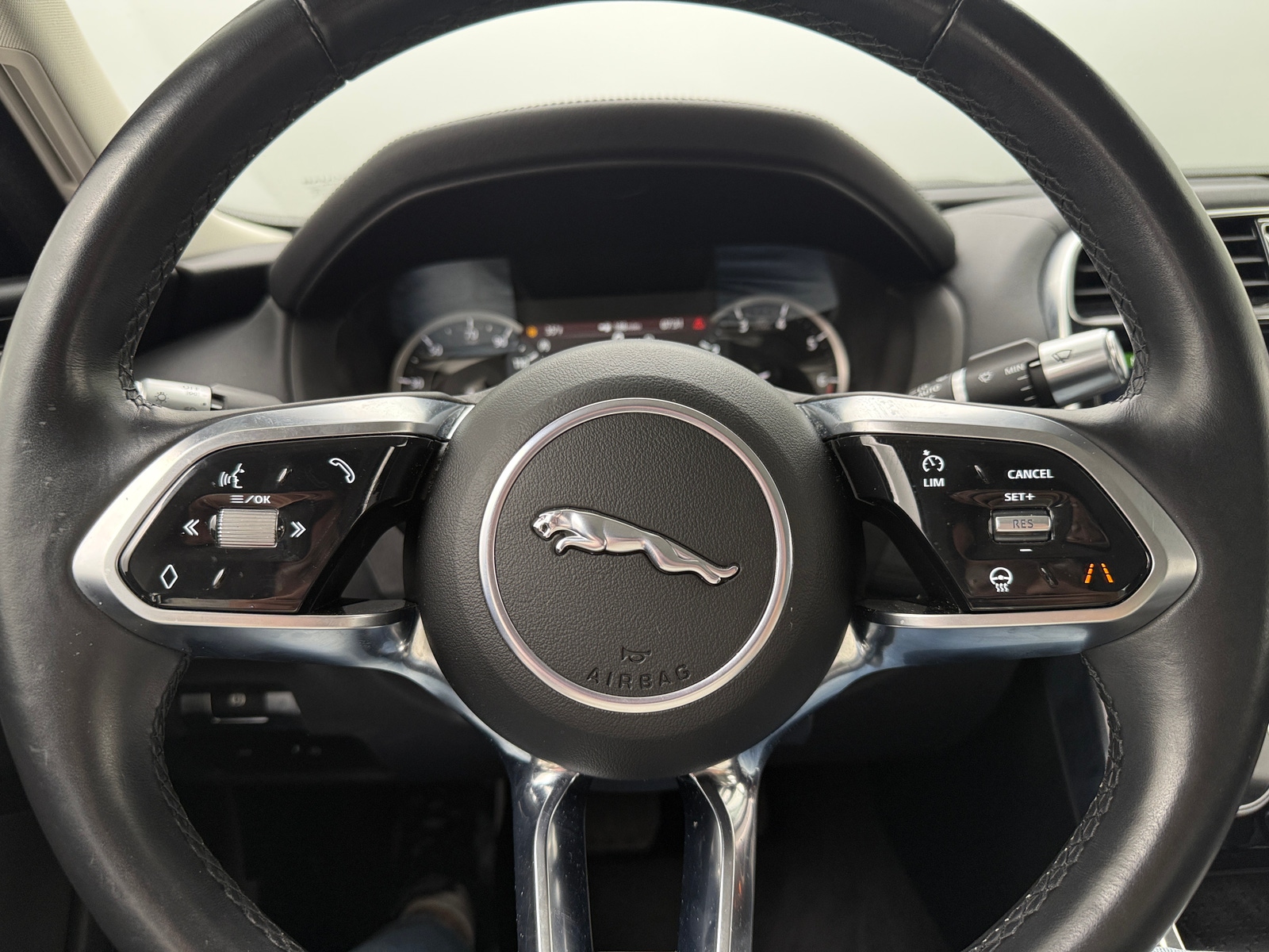 Thumbnail: 2020 Jaguar XE - 4