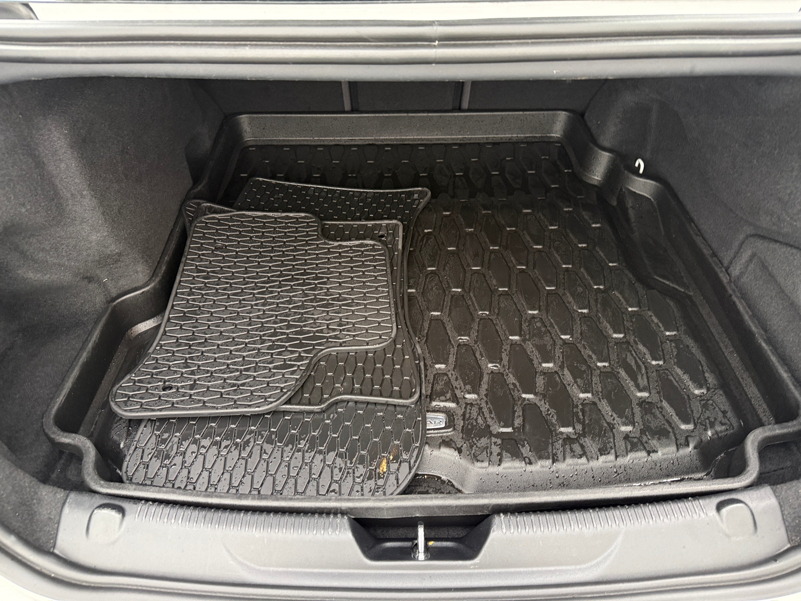 Thumbnail: 2020 Jaguar XE - 6