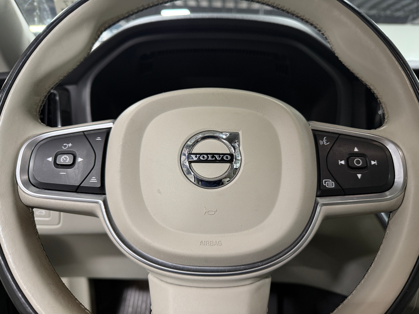 Thumbnail: 2019 Volvo XC60 - 4