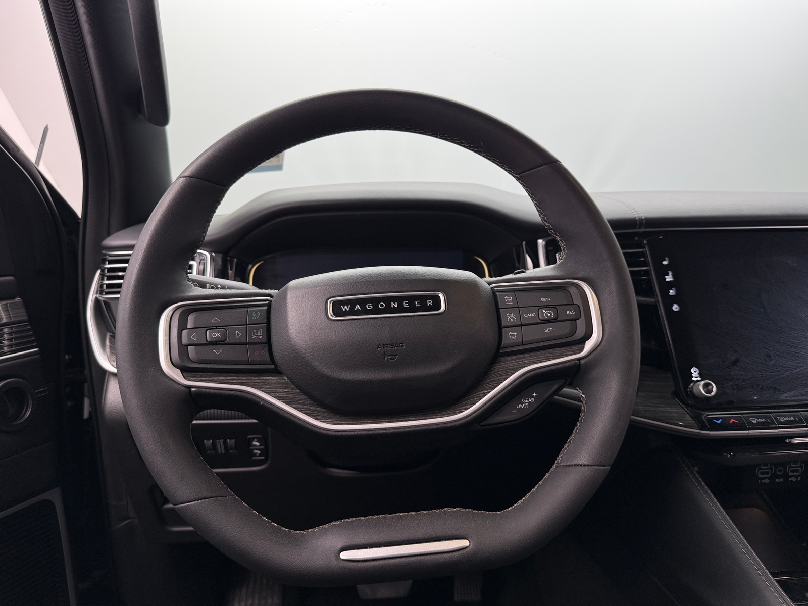 Thumbnail: 2022 Jeep Wagoneer - 4