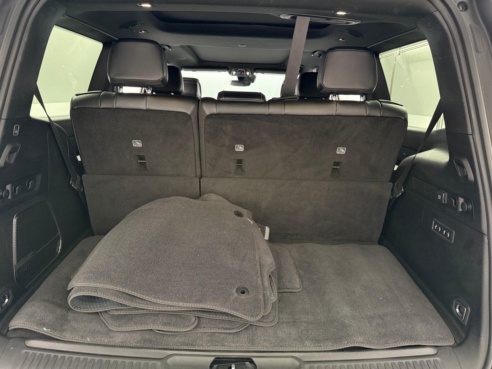 Thumbnail: 2022 Jeep Wagoneer - 6