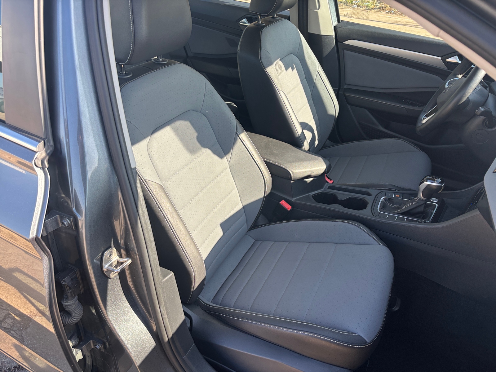 Thumbnail: 2025 Volkswagen Jetta - 2