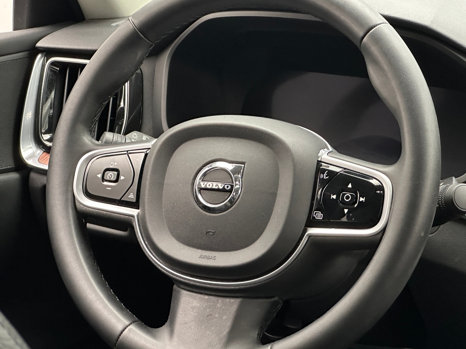 Thumbnail: 2023 Volvo S60 - 4