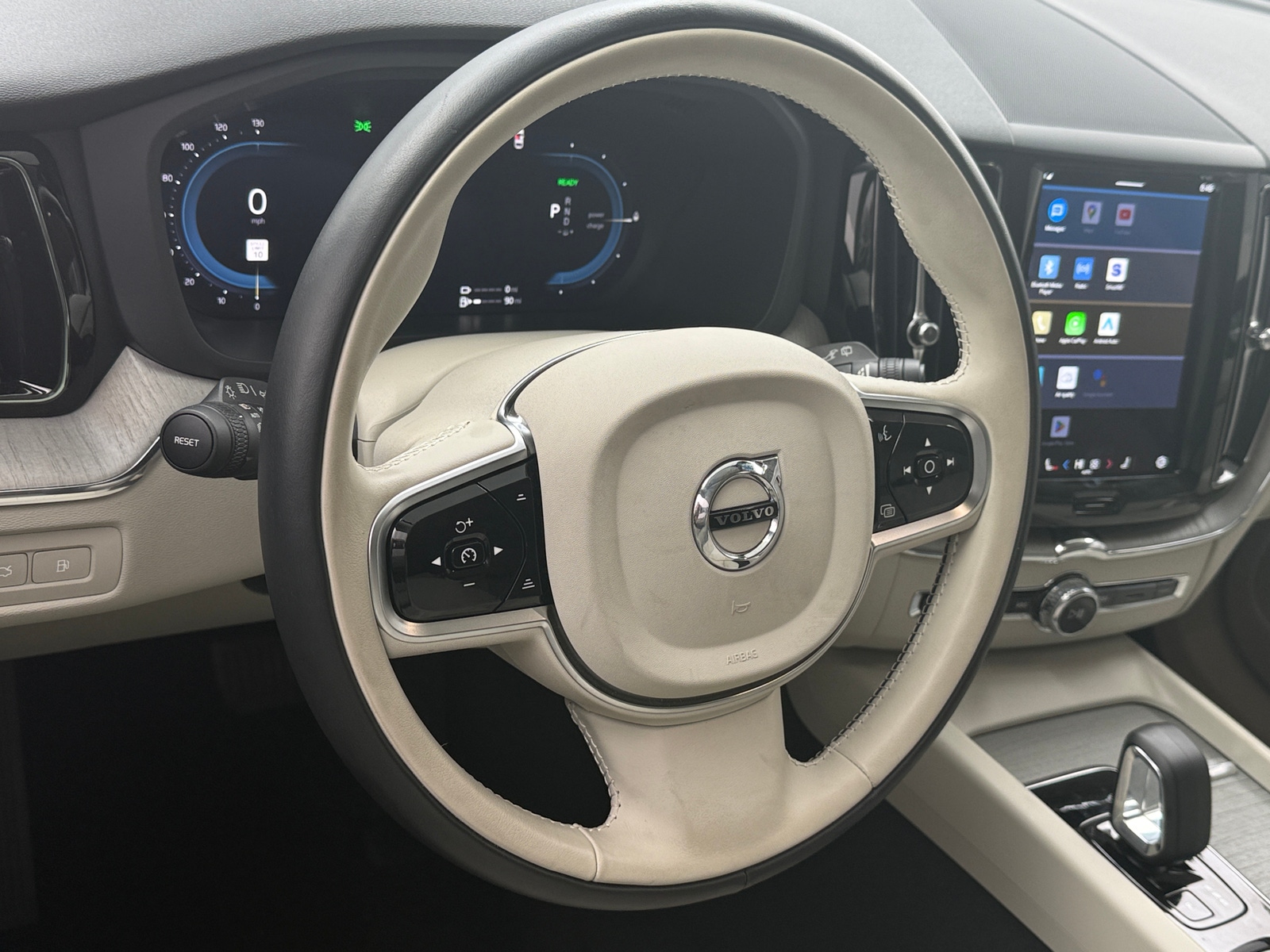 Thumbnail: 2025 Volvo XC60 - 4