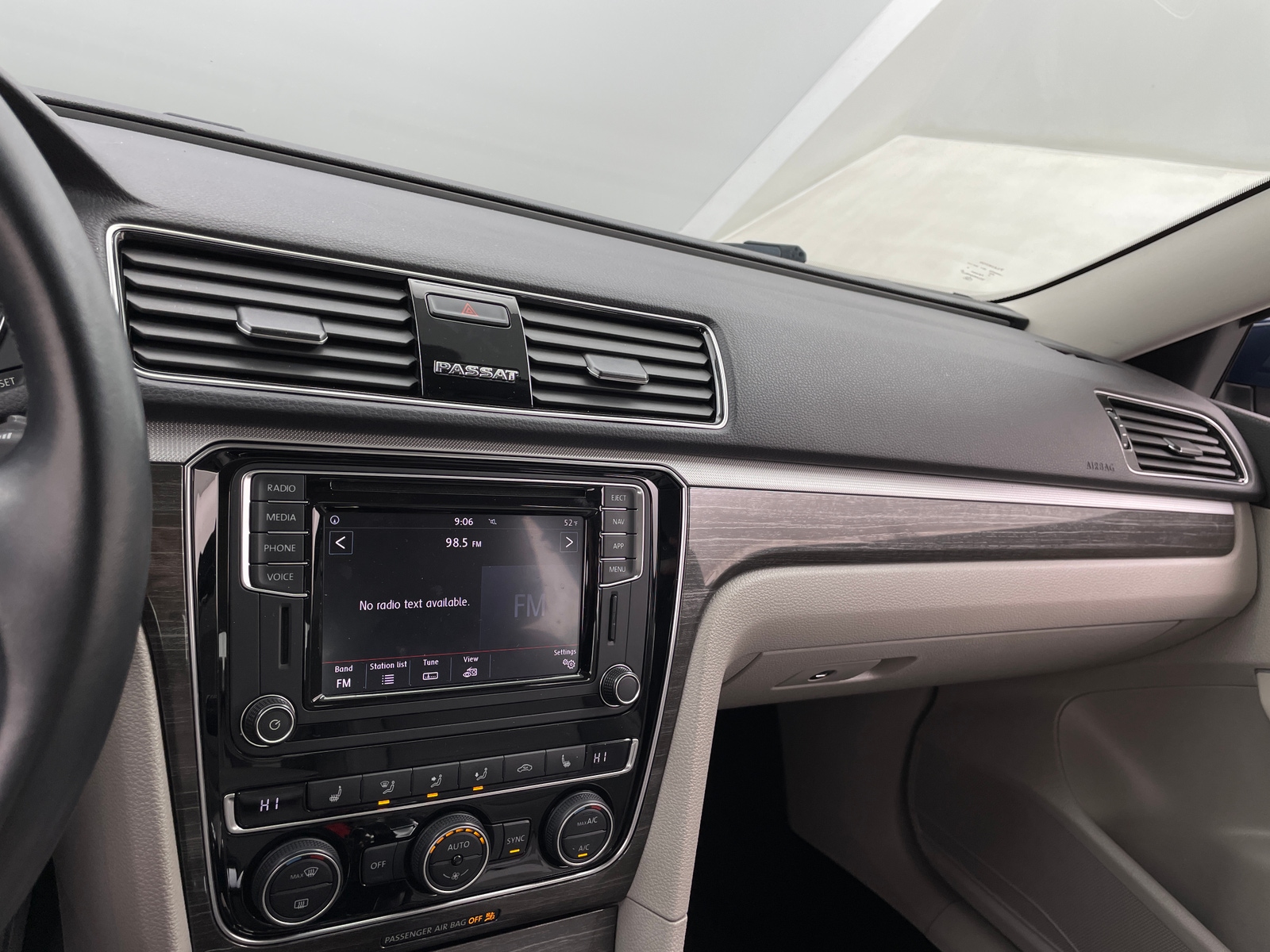 Thumbnail: 2018 Volkswagen Passat - 3