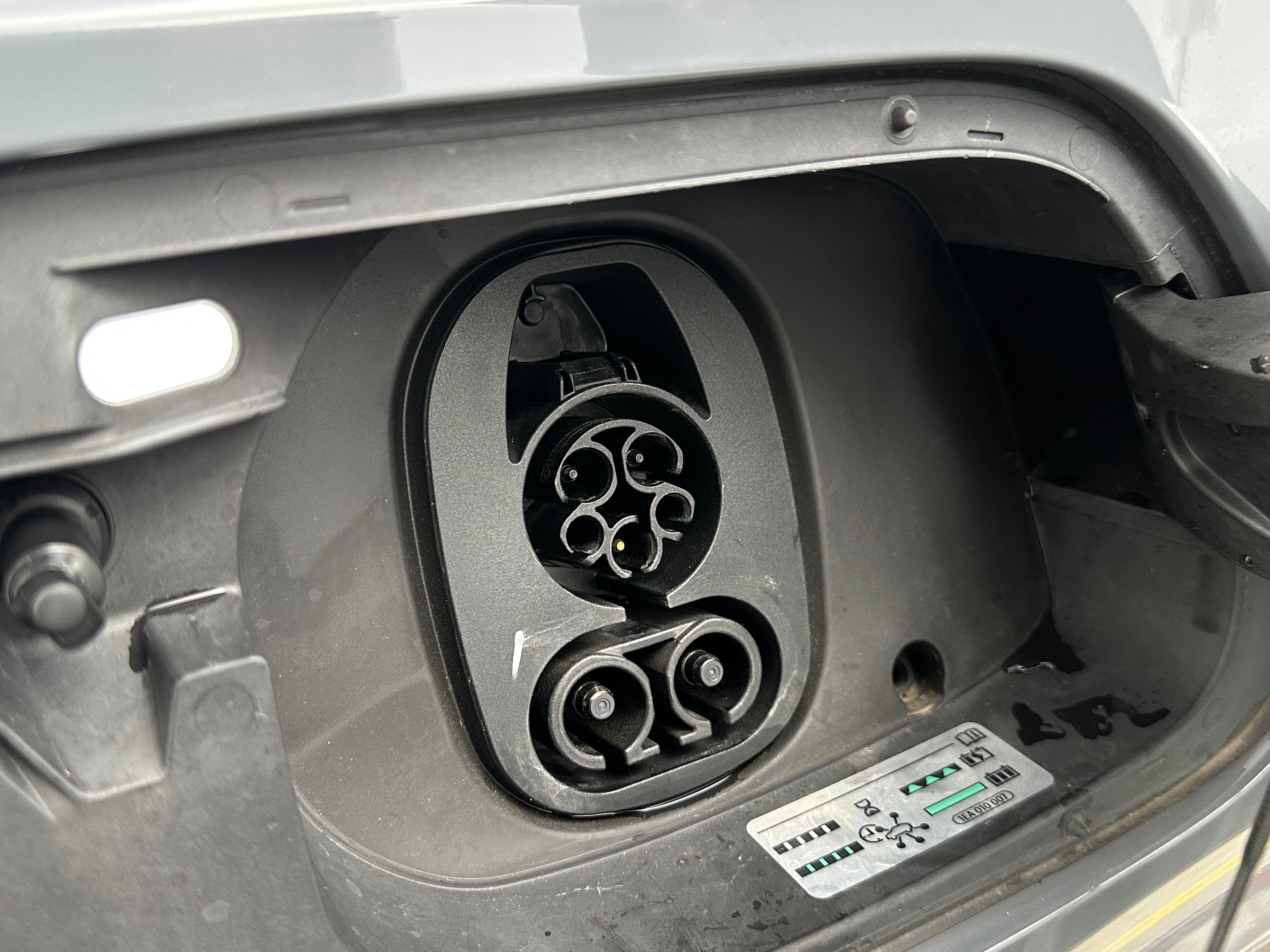 Used 2024 Volkswagen ID.4 PRO S with VIN 1V2WSPE89RC023105 for sale in Oak Creek, WI