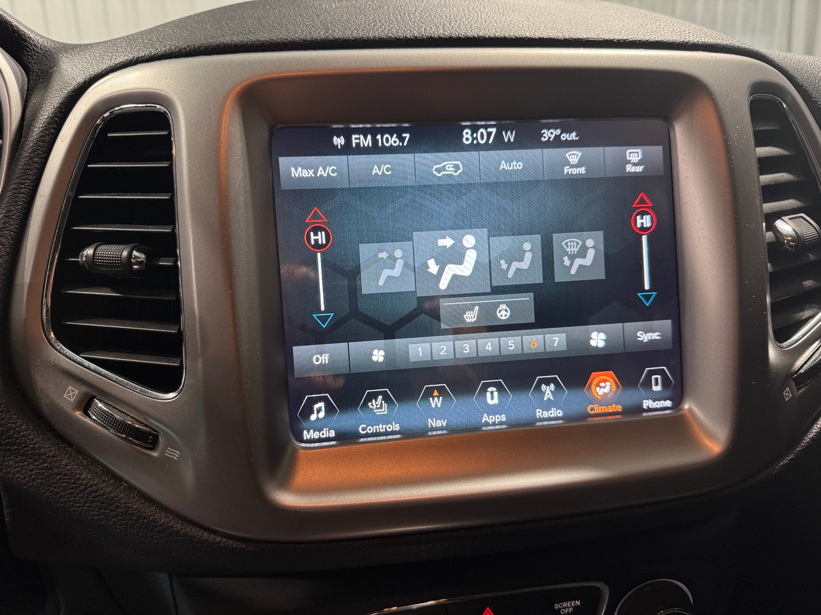 Thumbnail: 2017 Jeep Compass - 3