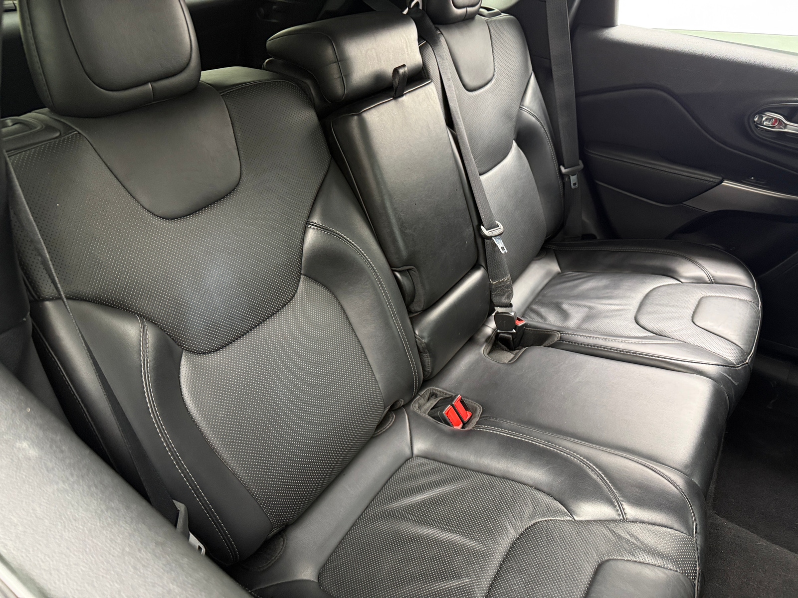 Thumbnail: 2019 Jeep Cherokee - 5