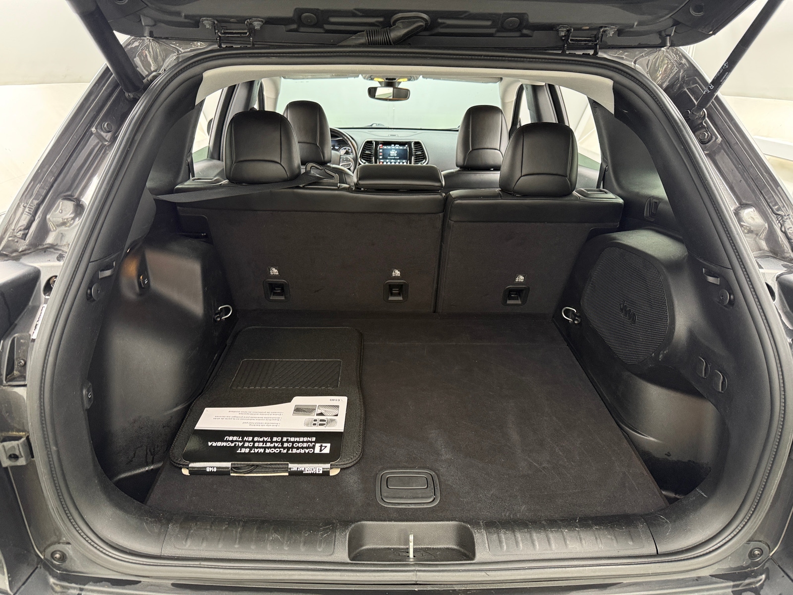 Thumbnail: 2019 Jeep Cherokee - 6