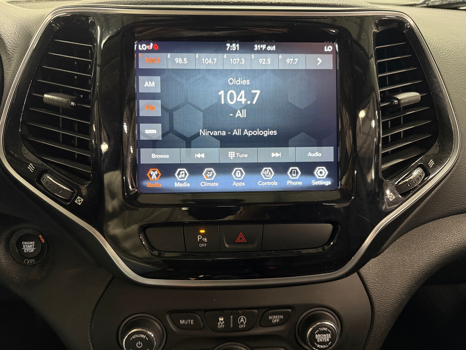 Thumbnail: 2019 Jeep Cherokee - 3