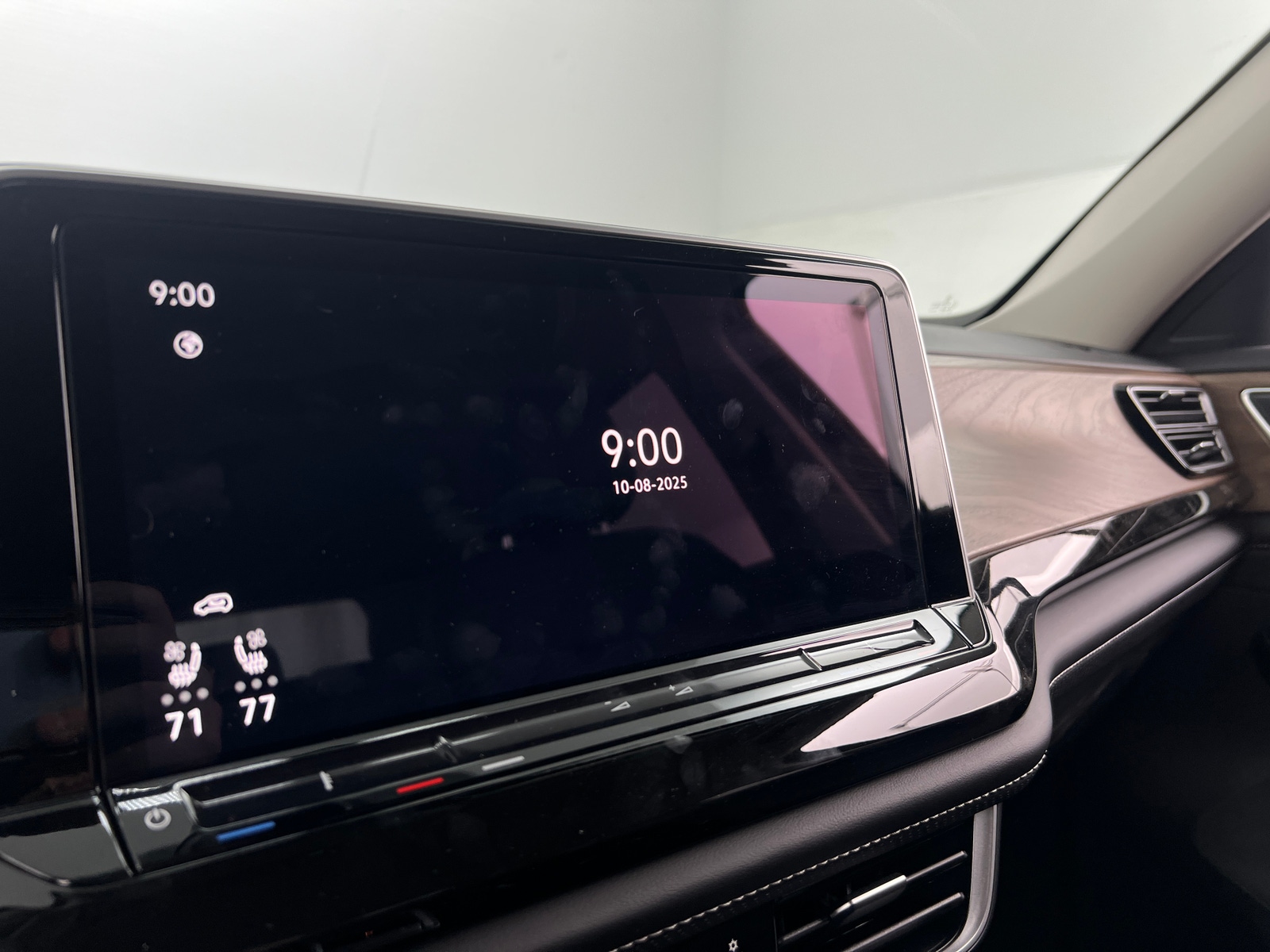 Thumbnail: 2025 Volkswagen Atlas - 3