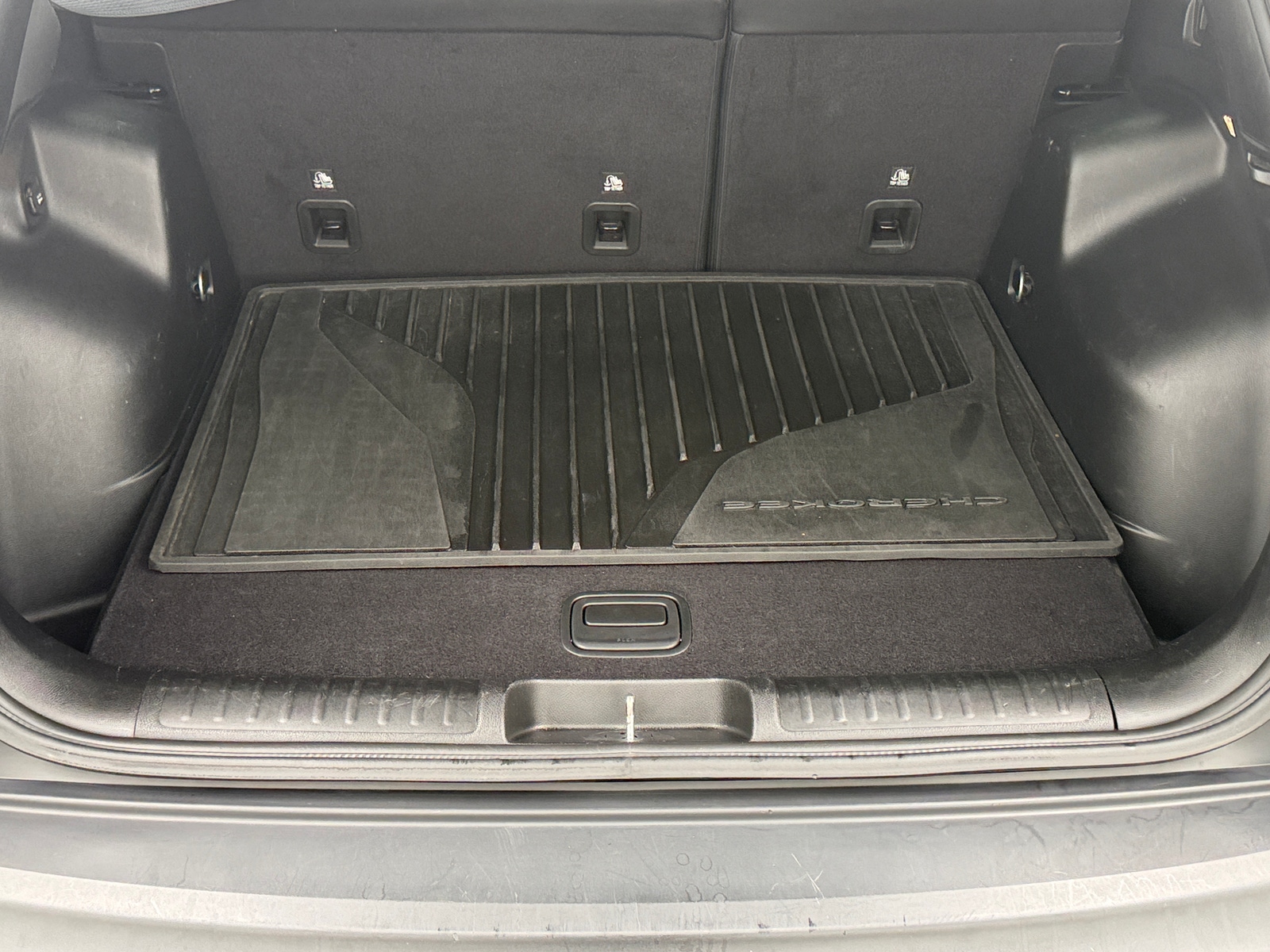 Thumbnail: 2019 Jeep Cherokee - 7